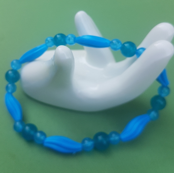 🌊 Glowing Waves Bracelet - Picture 2 of 4